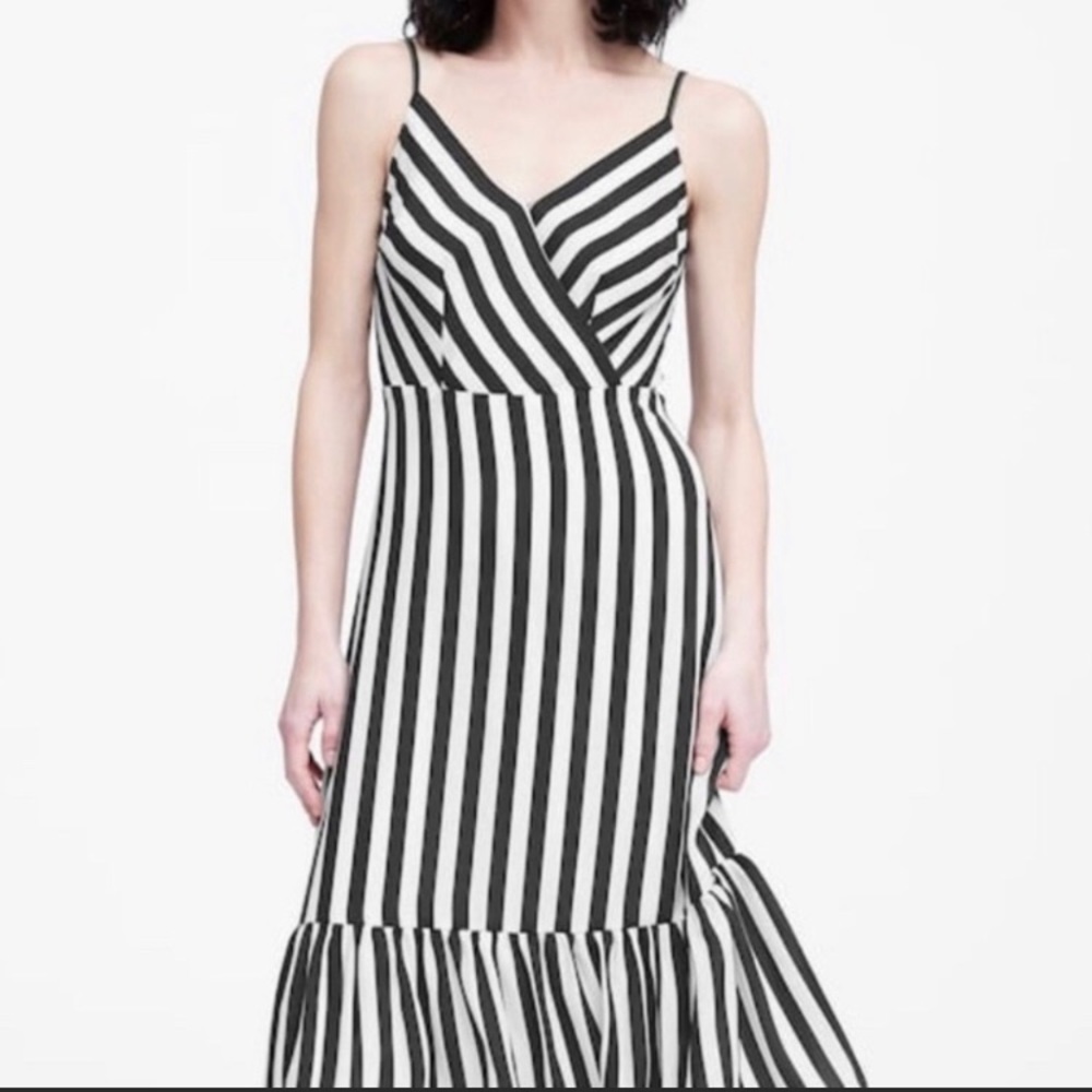 Banana Republic XS striped black and white tiered maxi dress